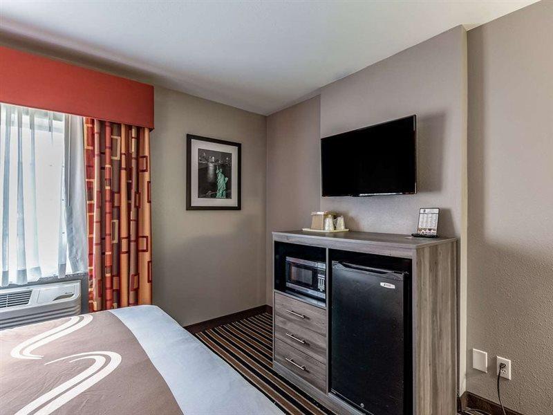 Quality Suites I-44 Tulsa Ngoại thất bức ảnh