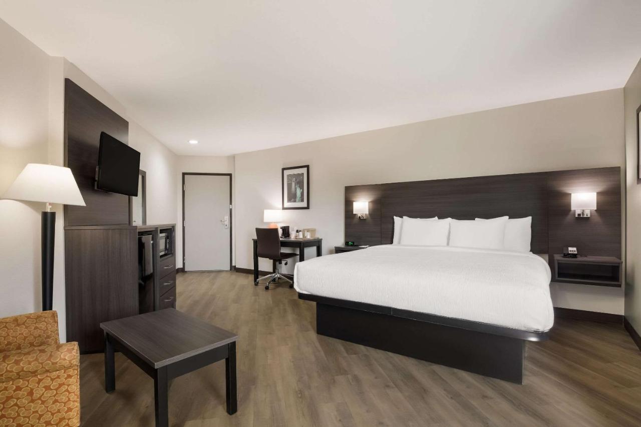 Quality Suites I-44 Tulsa Ngoại thất bức ảnh