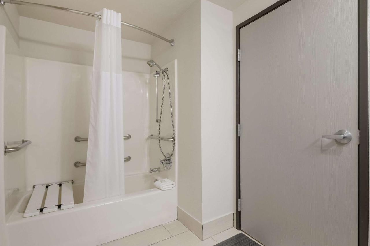 Quality Suites I-44 Tulsa Ngoại thất bức ảnh