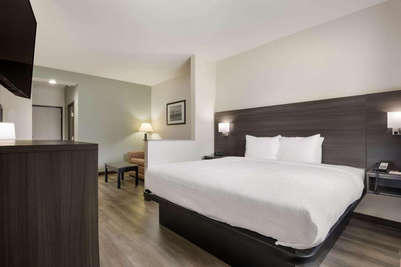 Quality Suites I-44 Tulsa Ngoại thất bức ảnh