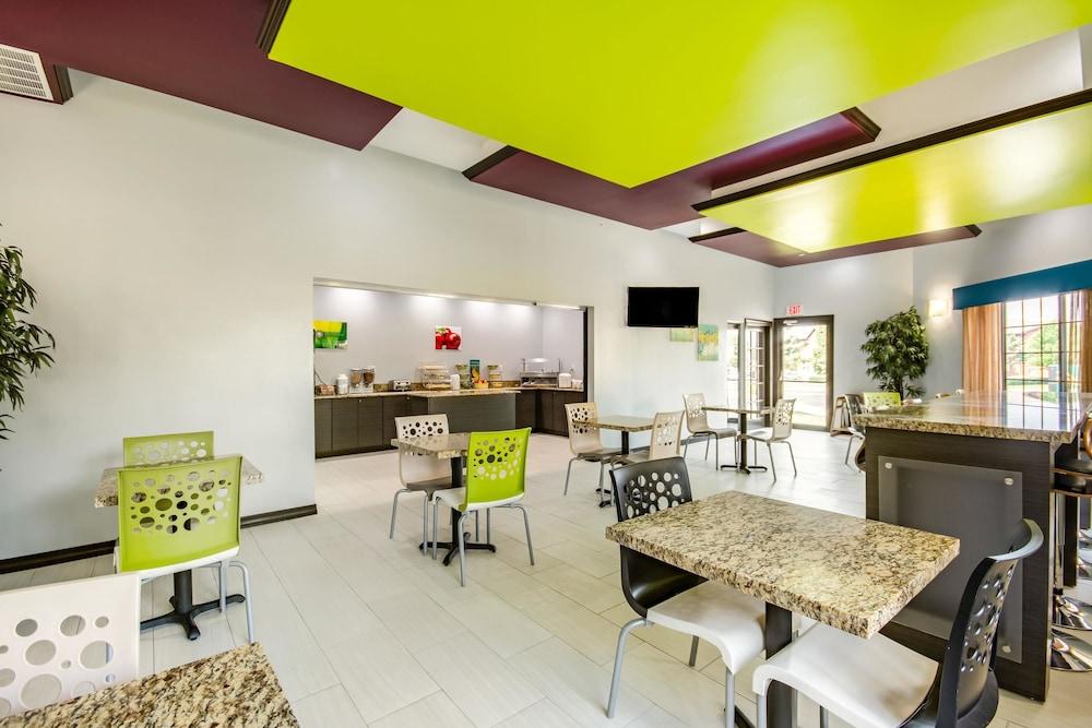 Quality Suites I-44 Tulsa Ngoại thất bức ảnh