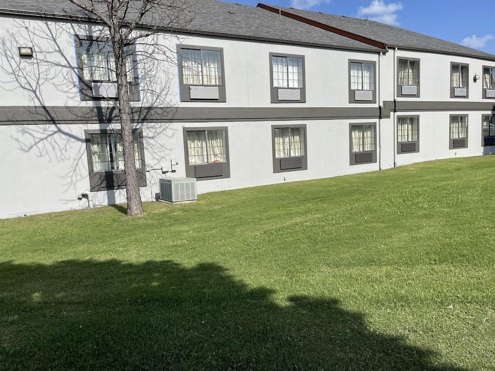 Quality Suites I-44 Tulsa Ngoại thất bức ảnh