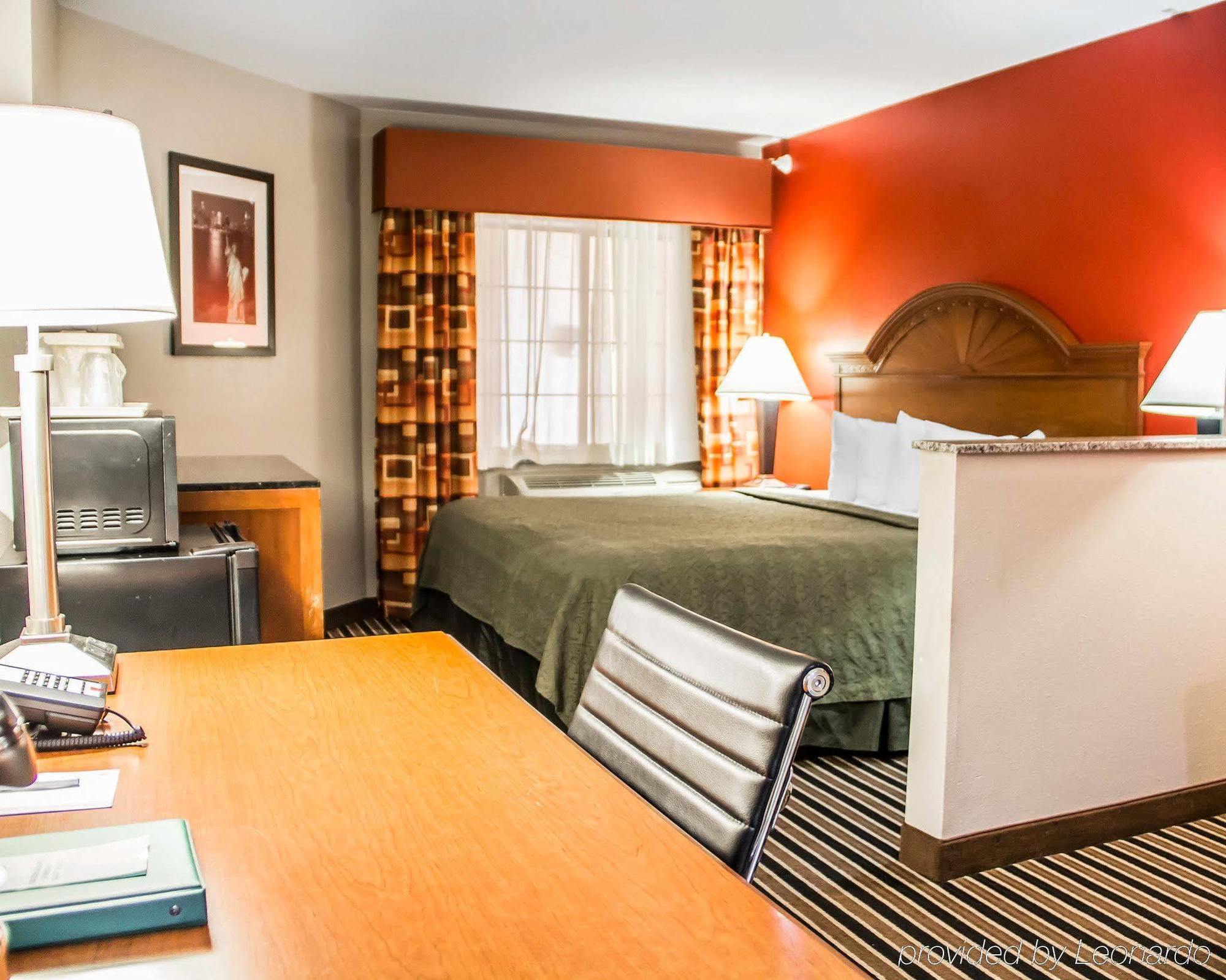Quality Suites I-44 Tulsa Ngoại thất bức ảnh